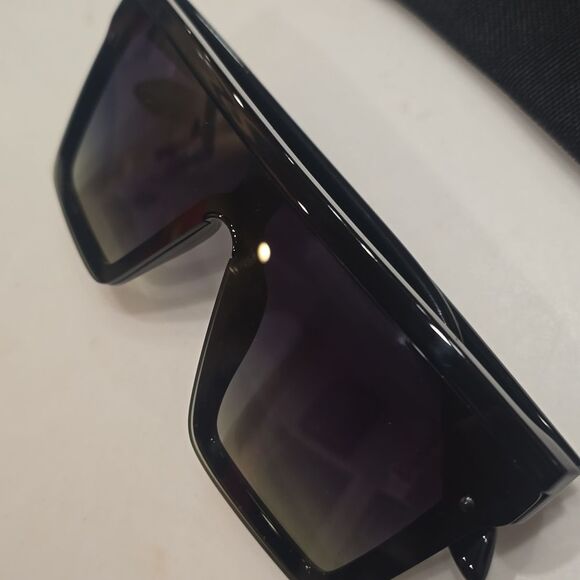 Quay Australia Hindsight 51MM Shield Sunglasses- Black/Smoke Green Fade main image 15